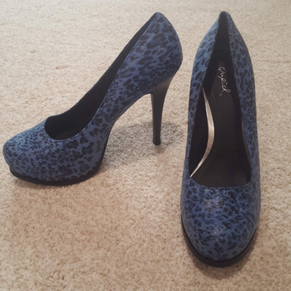 NWOT blue leopard print heels